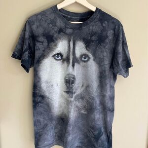 The Mountain Gray Wolf Graphic Tee Men’s size S